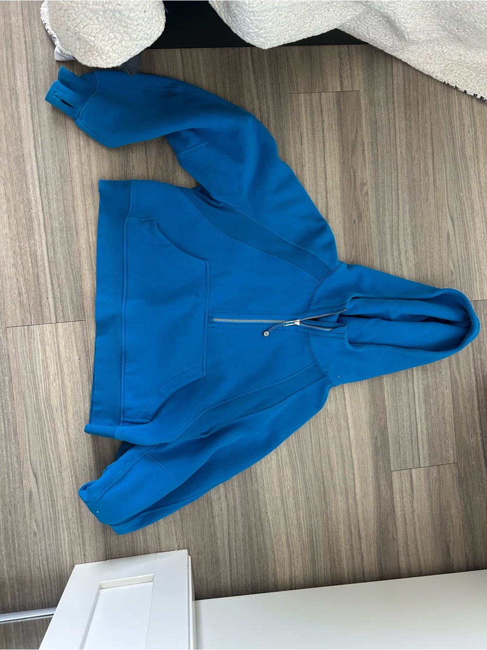 Lululemon 1/2 zip scuba M/L in limited addition colour poolside blue